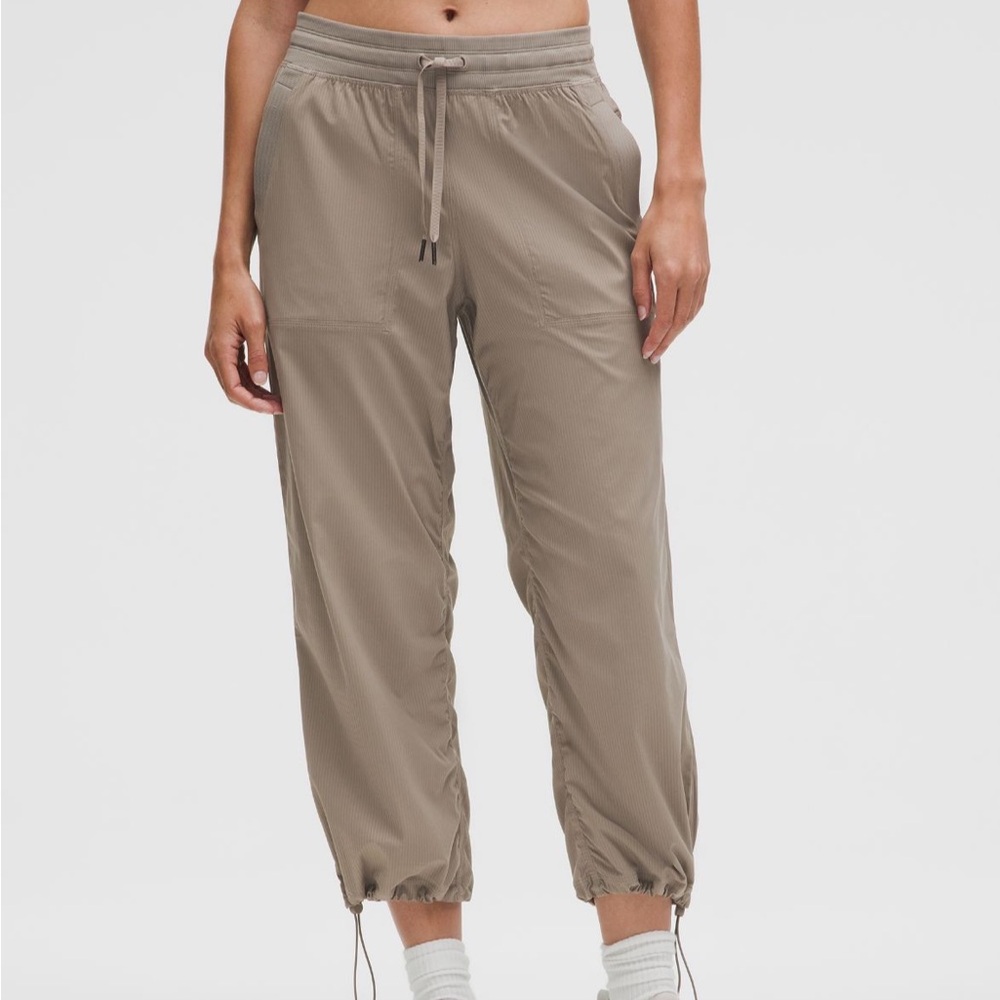 Lululemon Dance Studio Relaxed-Fit Mid-
Rise Cropped Pant warm ash grey XL NWT
